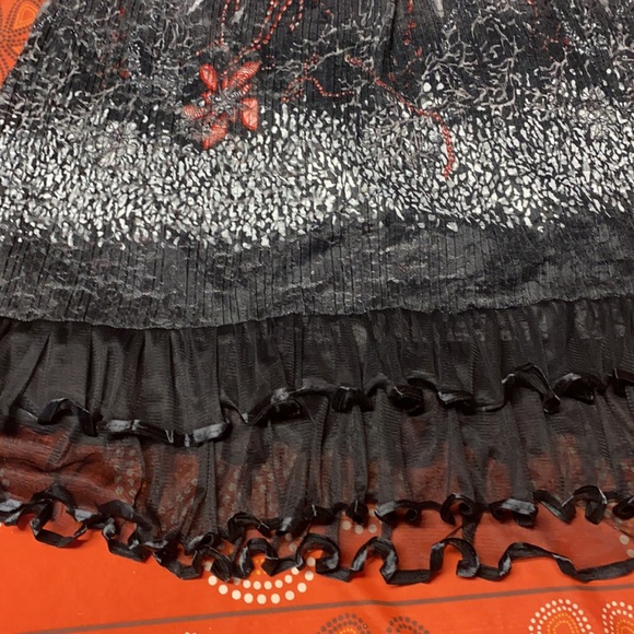 Black Lined Pleated Stretch Skirt S-M - Picture 2 of 8